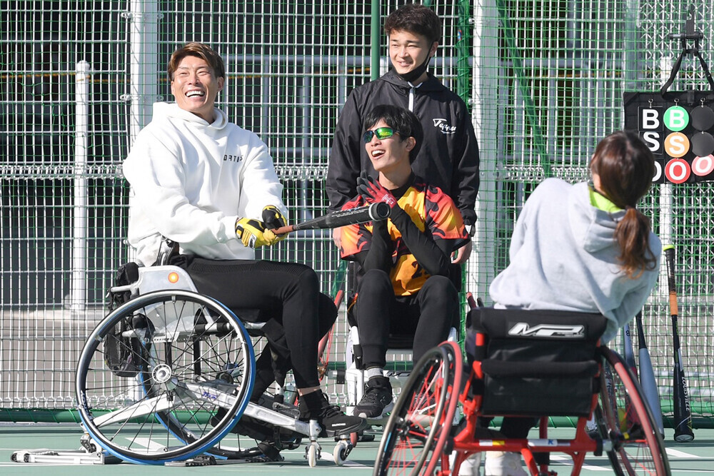 ファイテンは阪神タイガース 糸井嘉男選手の車椅子ソフトボール競技に対する支援活動を応援しています。 | スポーツ新着情報 |  ファイテンスポーツボディケア | ファイテン株式会社【phiten】